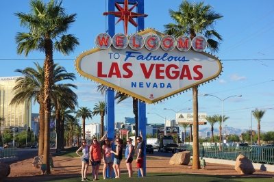 Welcome to fabulous Las Vegas Schild (Alexander Mirschel)  Copyright 
Infos zur Lizenz unter 'Bildquellennachweis'