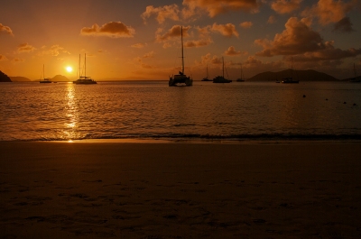 Sunset at Cane Garden Bay - British Virgin Islands (bvi4092)  [flickr.com]  CC BY 
Infos zur Lizenz unter 'Bildquellennachweis'